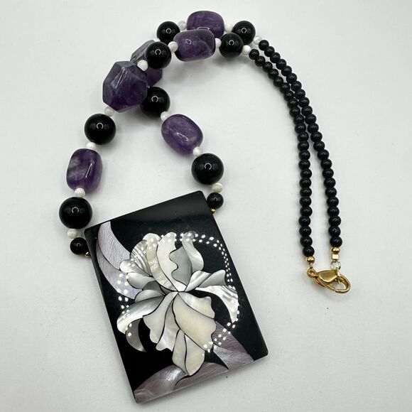 Vintage Lee Sands Black beads, Amethyst, Mother of Pearl Flower necklace! - Picture 8 of 12